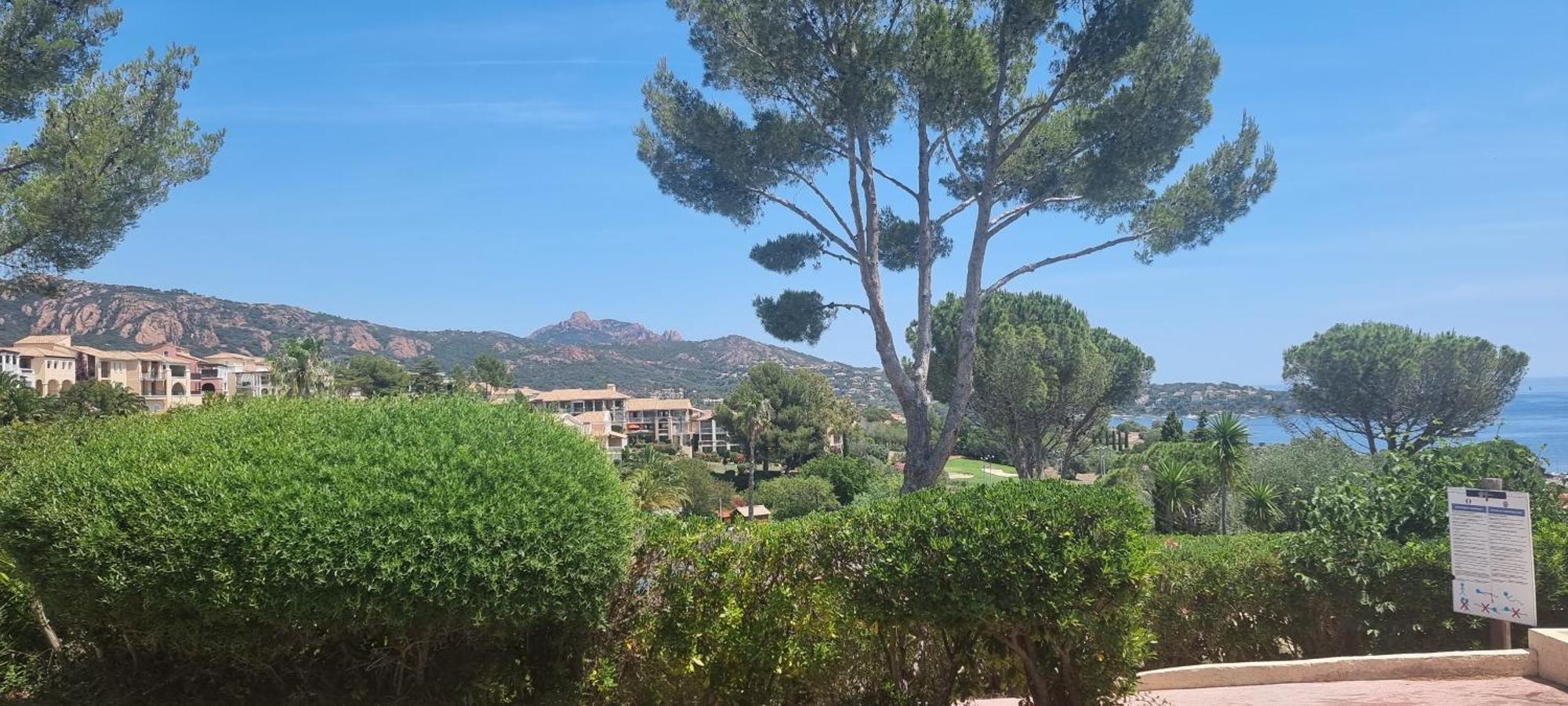 Agay Cap Esterel Village Allee Fleurs - F2 Clim Vue Golf Et Mer - Grande Terrasse Plein Sud Saint-Raphaël Zewnętrze zdjęcie