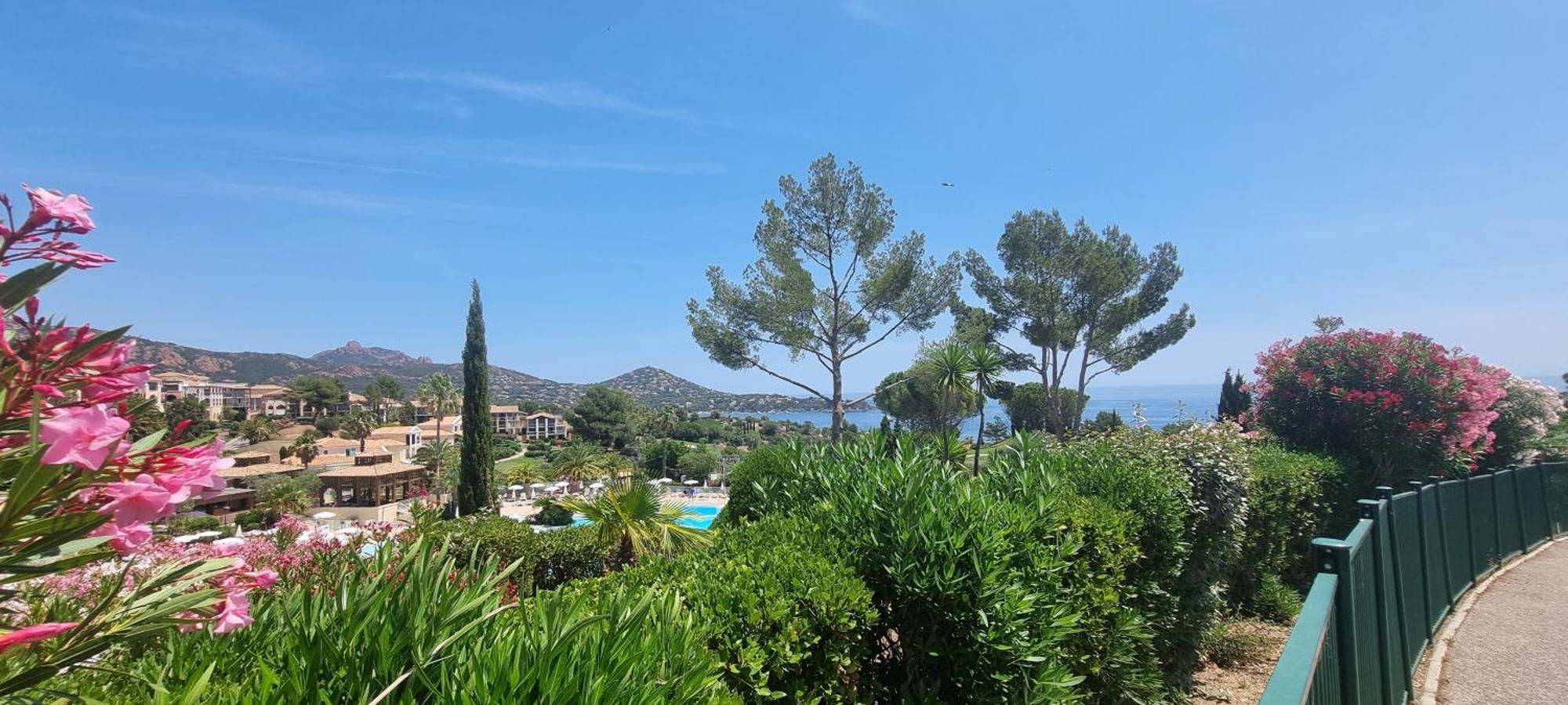 Agay Cap Esterel Village Allee Fleurs - F2 Clim Vue Golf Et Mer - Grande Terrasse Plein Sud Saint-Raphaël Zewnętrze zdjęcie